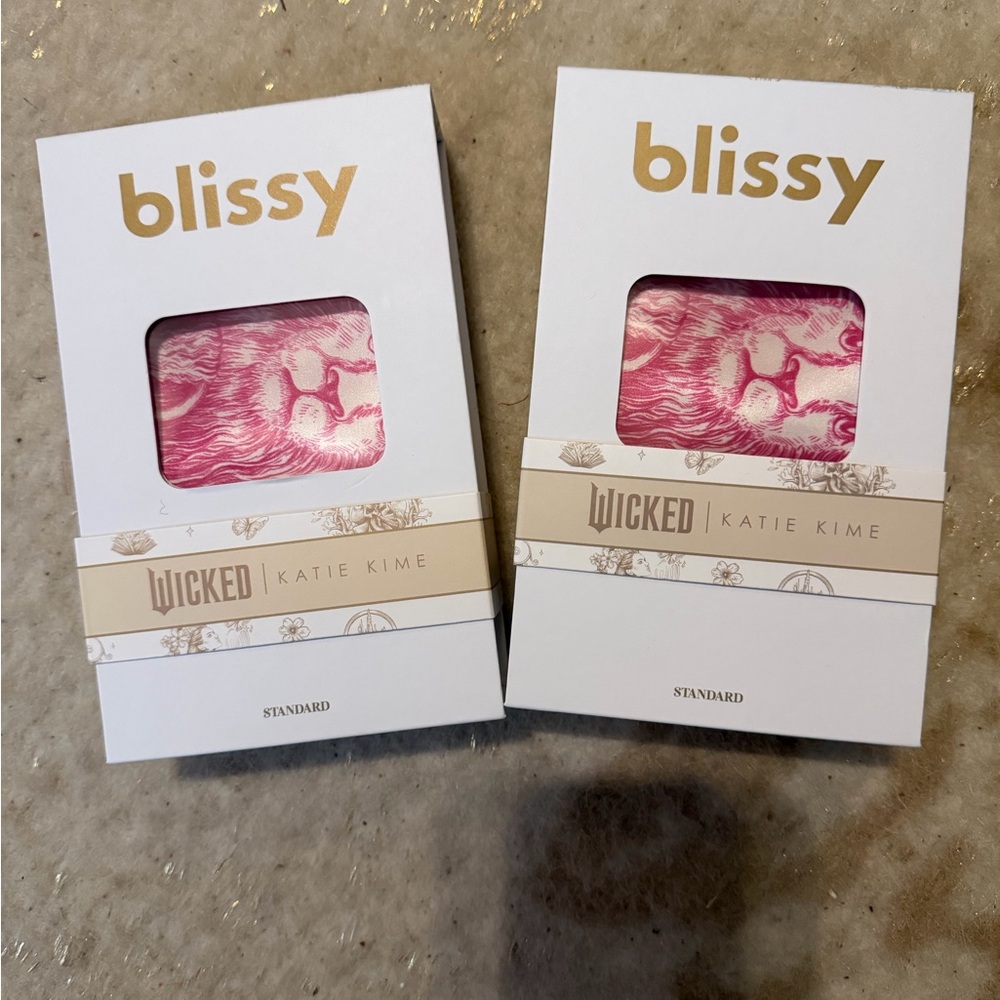 2 Wicked For Good x Katie Kime Blissy Standard
600 Thread Count Pillowcase Pink